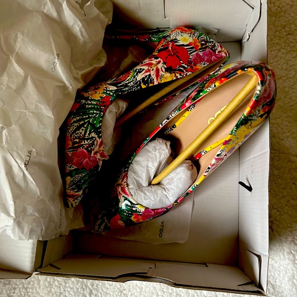 I bought them before I hurt my knee,they are new. - Picture 1 of 3